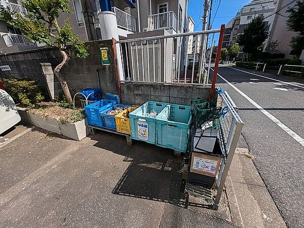 ゴミ置場。