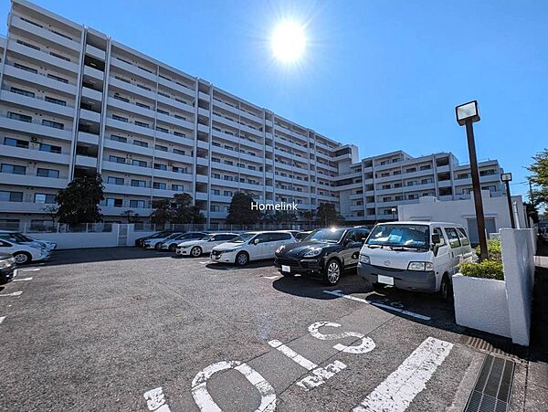 【駐車場】敷地内の駐車場は全区画平置きです。空き区画があることが多く利用できる可能性があります。
