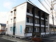 西条駅よりバス20分 徒歩2分 築10年2ヶ月 3階建の賃貸物件