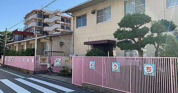 大阪市立住吉幼稚園まで260m 人間尊重を基盤として明るくたくましい子どもを育てるを教育目標とした、住吉大社の近くにある、創立９７年の歴史と伝統のある幼稚園です。