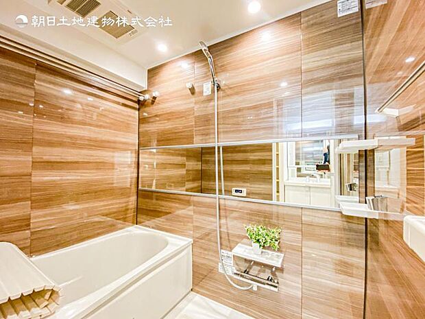 【浴室】バスルームは明るく気持ちの良い空間です！！　換気環境も良好。掃除もスムーズに出来ます。