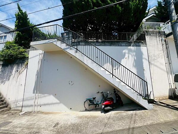 閑静な住宅地の立地の為、気持ちよく過ごすことが出来そうです！やさしい陽とやわらかな風が生活を彩ります。