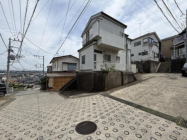 ●〇物件の陽当りや通風・仕様設備やお部屋の大きさの比較、近隣・周辺環境や街並みなど、資料には掲載していない情報が現地にはたくさんあります。資料だけで不動産を購入できるという方はいません。ぜひ現地へ〇●