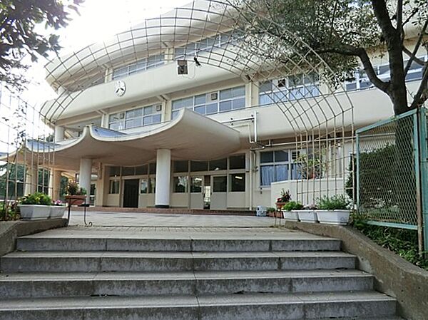 横浜市立上の宮中学校まで約850ｍ
