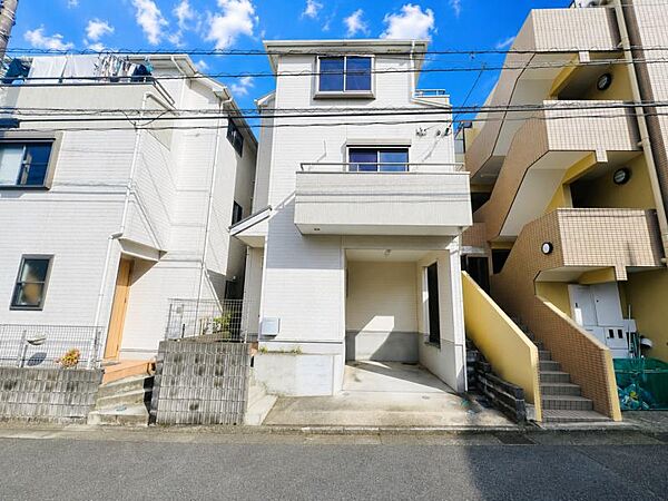 ●〇光と風が行わたる開放感あふれる邸宅　春には気持ちの良いそよ風、冬には朝の暖かな光　季節の移り変わりを感じる暮らしを実現。四季の移ろいを感じる事ができる住宅は生活に潤いを与え、豊かな心を育みます〇●