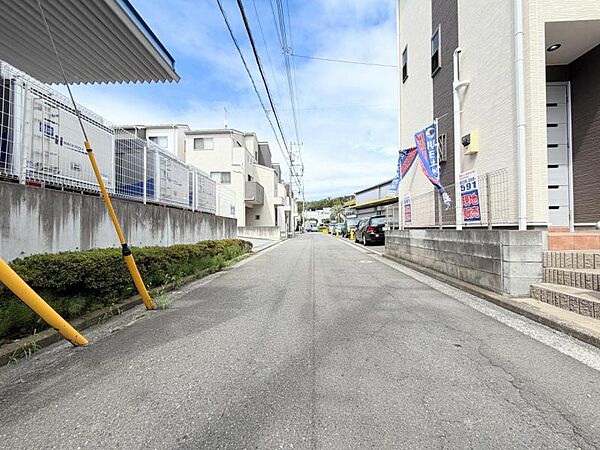●〇物件の陽当りや通風・仕様設備やお部屋の大きさの比較、近隣・周辺環境や街並みなど、資料には掲載していない情報が現地にはたくさんあります。資料だけで不動産を購入できるという方はいません。ぜひ現地へ〇●