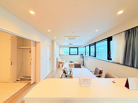 ●〇一日の中で多くの時間を過ごすことになる住まいだからこそ、いつも穏やかな空間であるように心掛けています。構成する建材などへの配慮が、住まう方の健康を守ります。小さなお子様がいるご家庭でも安心です〇●