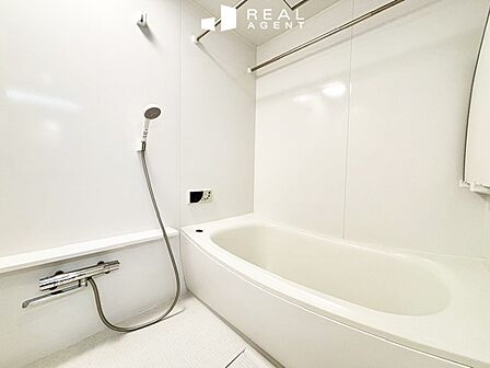 毎日の疲れをリフレッシュしてくれる、憩いの場。落ち着いた色味で一息ついて、ゆっくりとお過ごしいただけます。