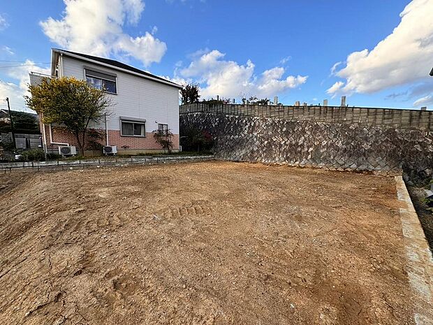 バス停まで徒歩3分で通勤通学も便利！