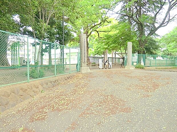 南毛利小学校　750ｍ