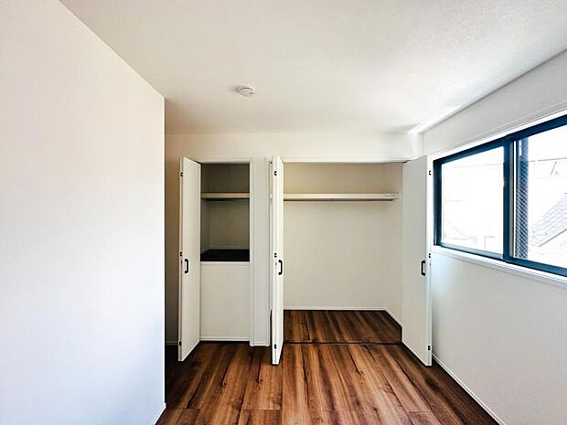 【便利な各居室収納】全居室に収納付き、共用スペース収納もあり、すっきり片づけて広く使えます