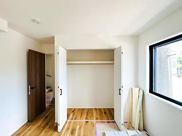 【便利な各居室収納】全居室に収納付き、共用スペース収納もあり、すっきり片づけて広く使えます