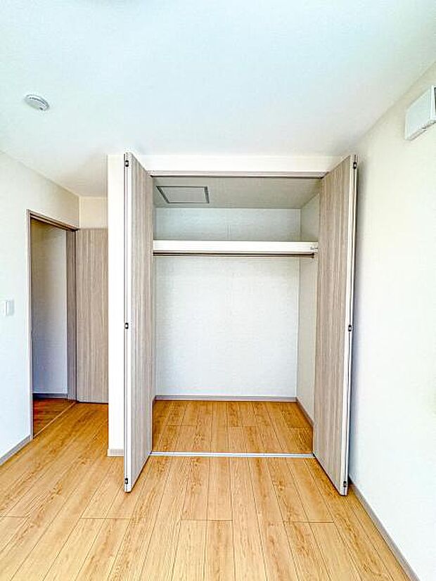 【便利な各居室収納】全居室に収納付き、共用スペース収納もあり、すっきり片づけて広く使えます