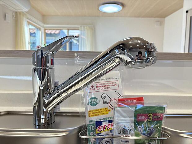 【浄水器一体型水栓】浄水器付きでいつでもおいしい水をいつでも手軽に使えます。飲み水やお料理にも安心ですね