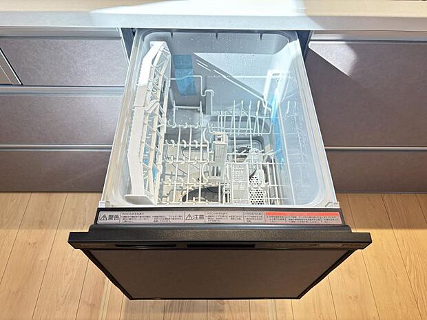 【ビルトイン食洗機】洗浄から乾燥までボタン一つで完結する食洗機付き。大変な洗い物がぐっと短く済みます!