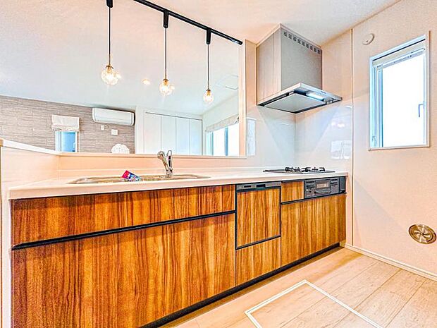 【現地外観：R7年4月完成予定】