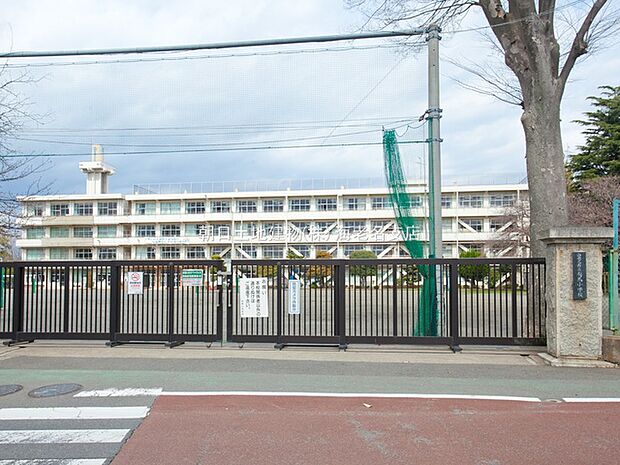 【海老名市立有馬小学校】1500ｍ　閑静な立地です。周辺にはお寺や農家さんも多く、体験学習を良く授業に取り入れているそうです。