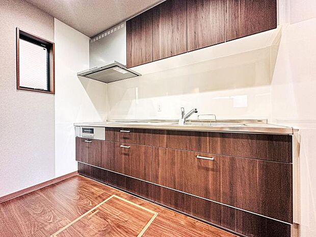 【プライバシーも守られる独立型キッチン】「隠したい」奥様にうれしい独立キッチン。臭いが広がらない点もＧＯＯＤ