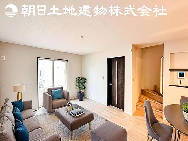 【南向きで明るく開放感のあるリビング】※画像は実際の室内写真を基に家具・調度品の配置例をCG合成したもので、実際とは多少異なります。また、家具等は販売価格に含まれません。