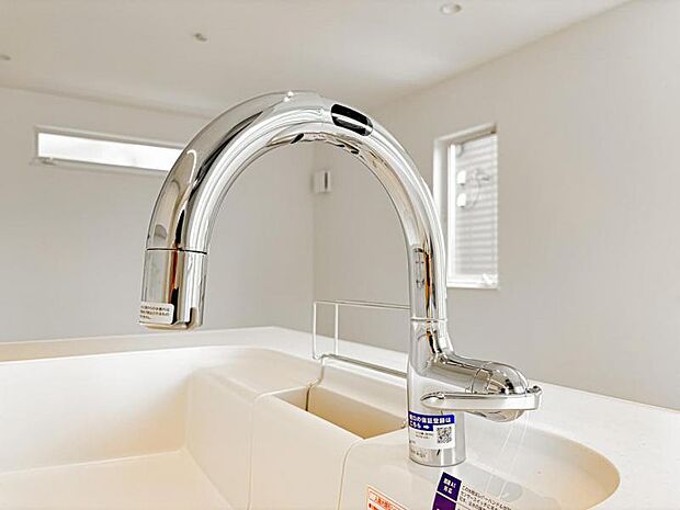 【浄水器一体型水栓】浄水器付きでいつでもおいしい水をいつでも手軽に使えます。飲み水やお料理にも安心ですね