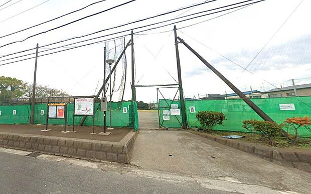 【桜森スポーツ広場】350ｍ　厚木基地や青果市場のそばにある広場です。相模大塚駅から徒歩5分とアクセスしやすい場所にあります。