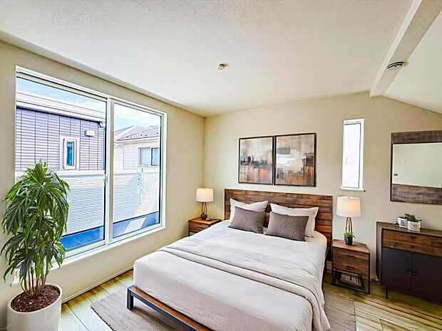 【2面採光で明るい洋室:7.4帖】※画像は実際の室内写真を基に家具・調度品の配置例をCG合成したもので、実際とは多少異なります。また、家具等は販売価格に含まれません。