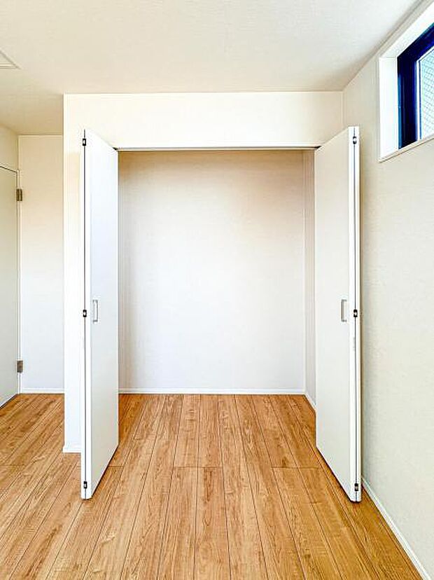 【便利な各居室収納】全居室に収納付き、共用スペース収納もあり、すっきり片づけて広く使えます