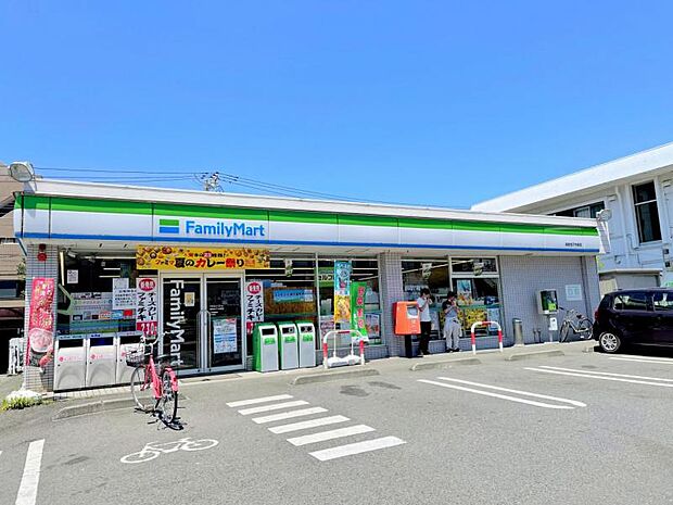 【ファミリーマート 海老名下今泉店】550m 駐車場が広く、早朝6時位から、ホットスナックが充実しています。