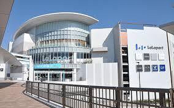 【ららぽーと海老名】900m 店内は子連れでもお買い物し易く、無料の遊び場も赤ちゃん休憩室もあります。とても快適です。