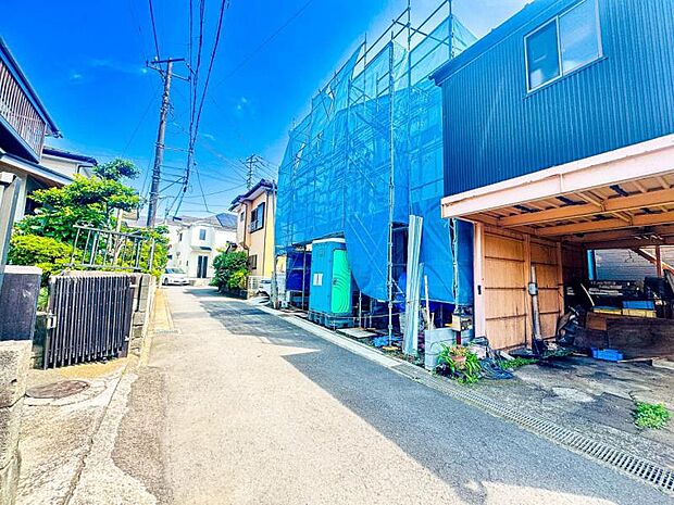 【前面道路を含む現地外観】