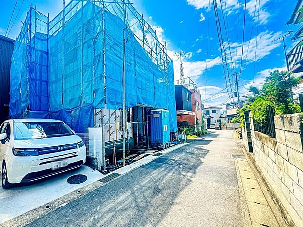 【前面道路を含む現地外観】