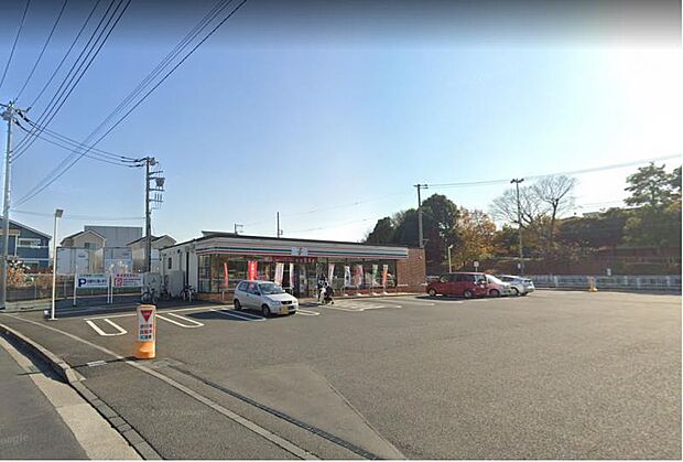 【セブンイレブン　綾瀬深谷浅間橋店】300ｍ　駐車場広くて3方向から入店しやすい立地です。