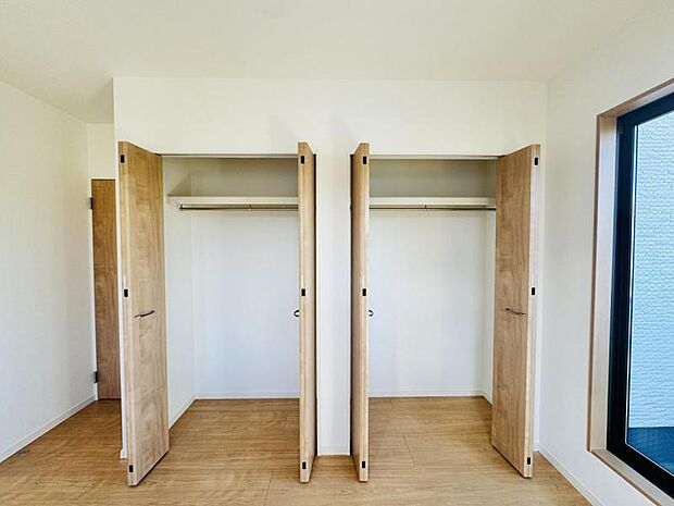 【便利な各居室収納】全居室に収納付き、共用スペース収納もあり、すっきり片づけて広く使えます