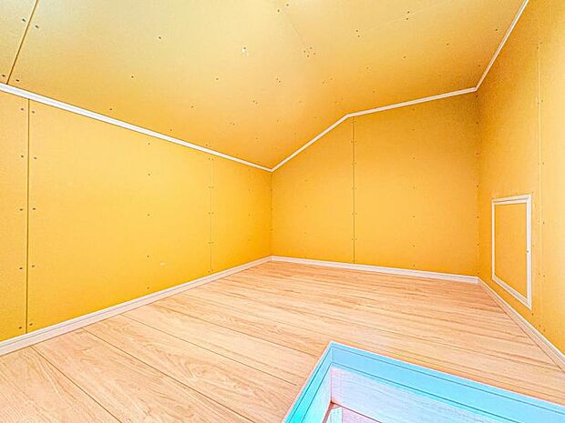 【便利な小屋裏収納】キャンプ用品やサーフィン道具もしまえる多趣味なご家族に嬉しい屋根裏収納