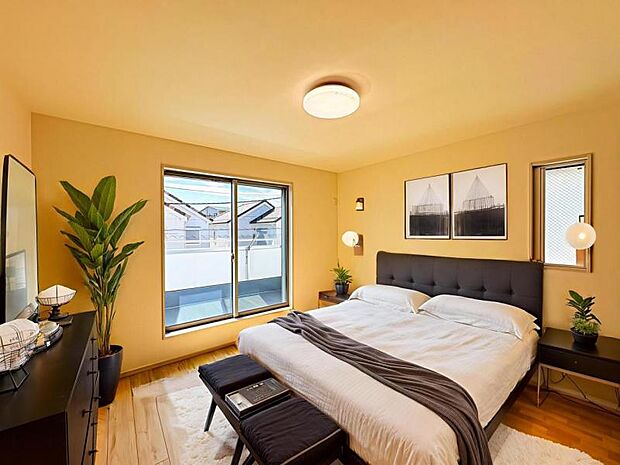 【2面採光で明るい洋室：7.8帖】※画像は実際の室内写真を基に家具・調度品の配置例をCG合成したもので、実際とは多少異なります。また、家具等は販売価格に含まれません。