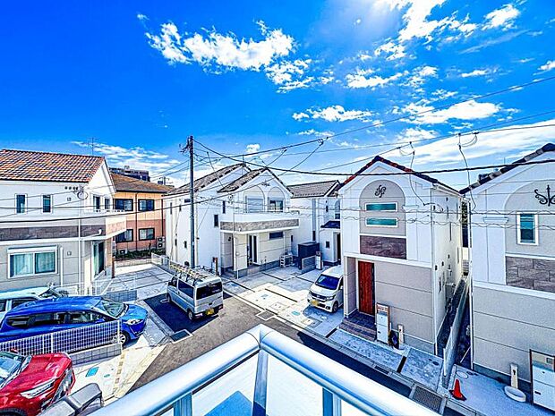 【開放感のあるバルコニーからの眺望】分譲地内にはお子様のいるご家庭も多く、見守り合いながら子育て出来る環境