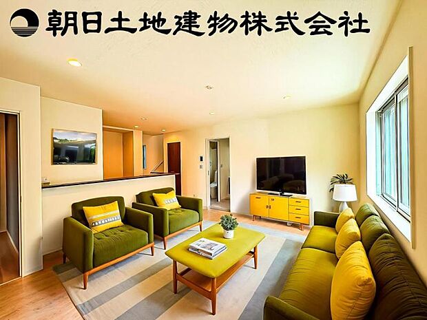 【南向きで明るく開放感のあるリビング：16帖】※画像は実際の室内写真を基に家具・調度品の配置例をCG合成したもので、実際とは多少異なります。また、家具等は販売価格に含まれません。