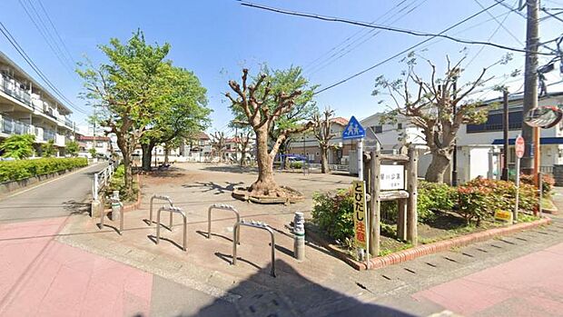 【蓼川公園】100ｍ　住宅地に囲まれた公園です。滑り台や雲梯、ジャングルジム、スプリング遊具などがあります。