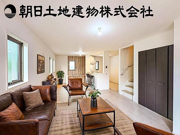 【明るく風通しの良い開放感のあるリビング:19帖】お店で見掛けた「あの家具」でも自由に配置できるゆとりのリビング空間。(家具等は販売価格に含まれません。)