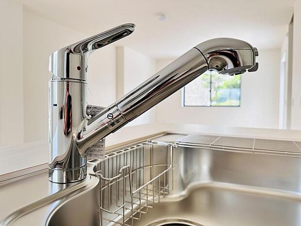 【浄水器一体型水栓】浄水器付きでいつでもおいしい水をいつでも手軽に使えます。飲み水やお料理にも安心ですね