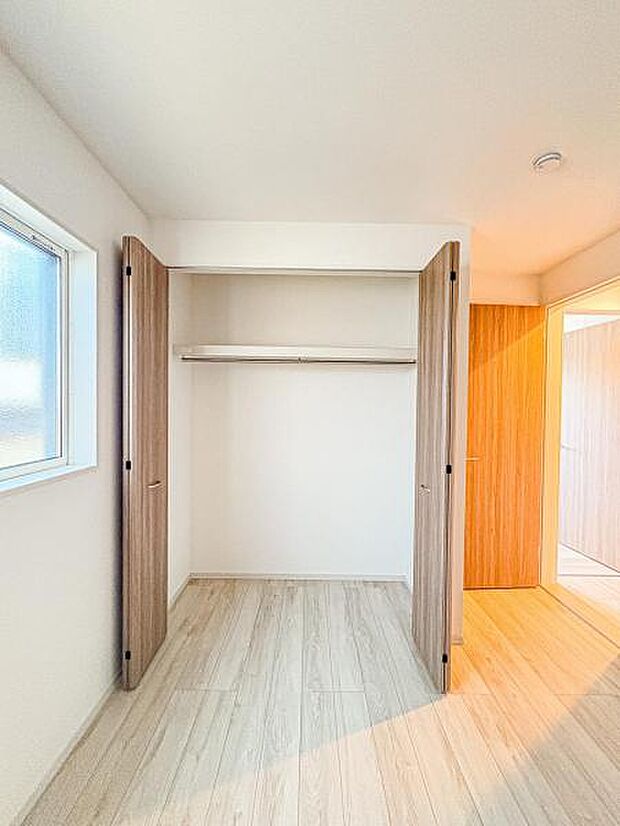 【便利な各居室収納】全居室に収納付き、共用スペース収納もあり、すっきり片づけて広く使えます