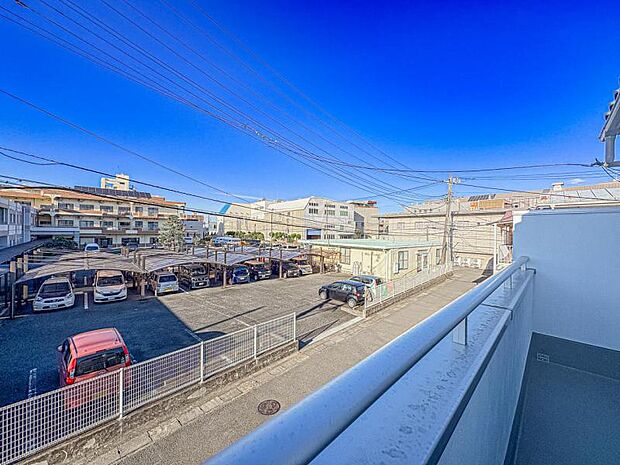 【開放感のあるバルコニーからの眺望】季節の変化を感じながら子育てが出来る自然に囲まれた住宅地