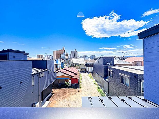 【花火や厚木市内が一望できる開放感のある眺望】子育て環境にはぴったりな落ち着いた雰囲気の閑静な住宅地