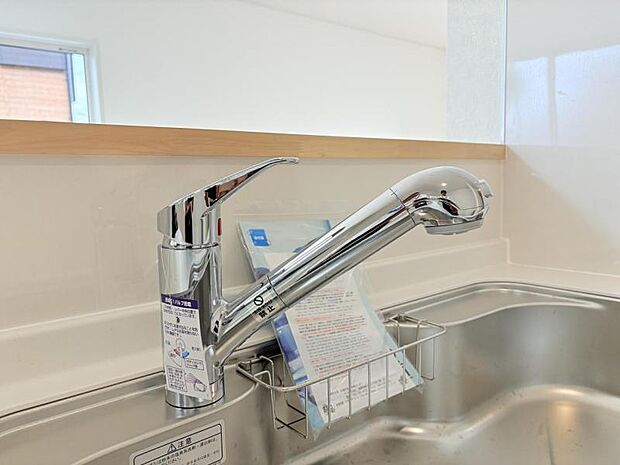 【浄水器一体型水栓】浄水器付きでいつでもおいしい水をいつでも手軽に使えます。飲み水やお料理にも安心ですね