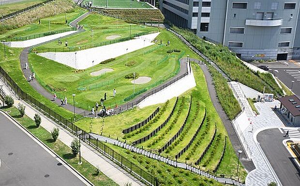 【スカイグリーンパーク】530m 展望台からの眺めがおすすめの公園です。遊具、トイレもあり、朝夕は犬の散歩コースにもなっています。