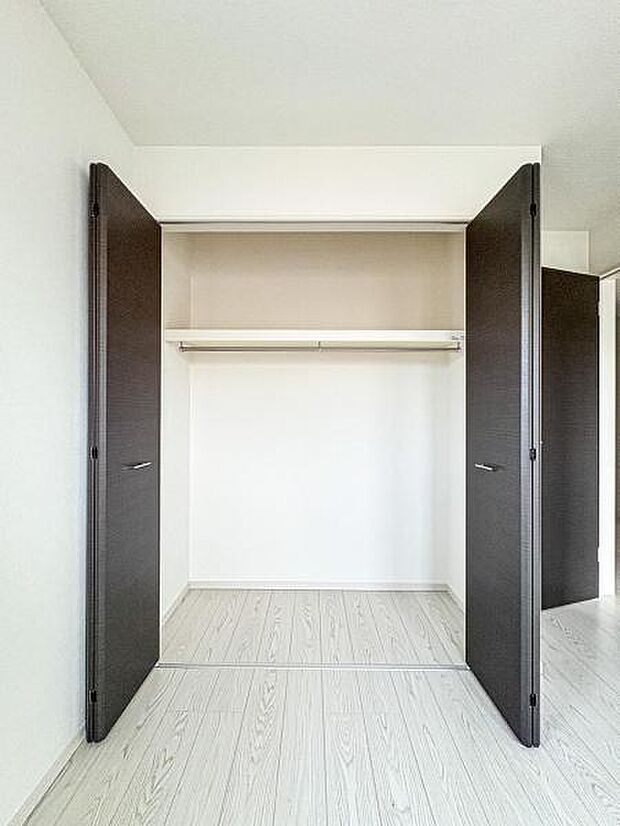 【便利な各居室収納】全居室に収納付き、共用スペース収納もあり、すっきり片づけて広く使えます