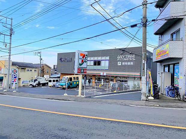 【セブンイレブン　座間入谷東3丁目店】760ｍ　店長さんがしっかりしていてスタッフがとても丁寧です。