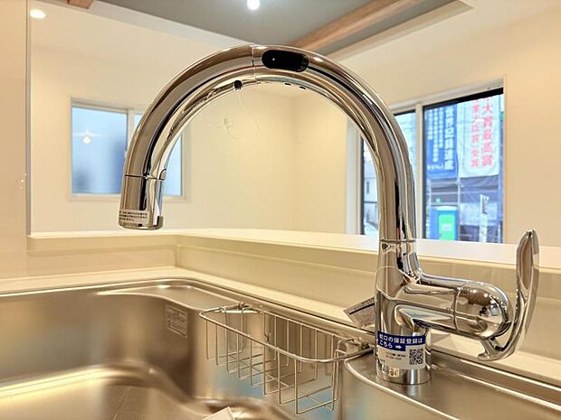 【浄水器一体型水栓】浄水器付きでいつでもおいしい水をいつでも手軽に使えます。飲み水やお料理にも安心ですね