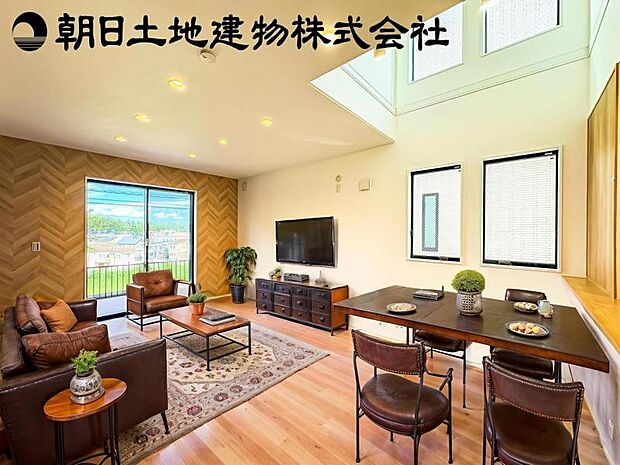 【南向きで明るく開放感のあるリビング:17帖】※画像は実際の室内写真を基に家具・調度品の配置例をCG合成したもので、実際とは多少異なります。また、家具等は販売価格に含まれません。