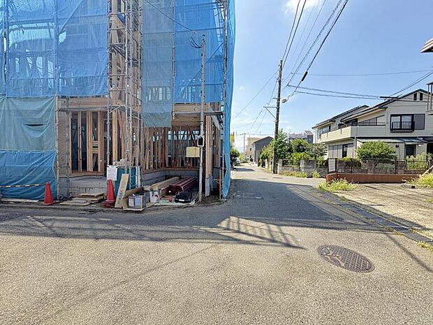 【前面道路を含む現地外観】